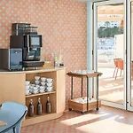 מלון Indigo By Ihg (adults Only)